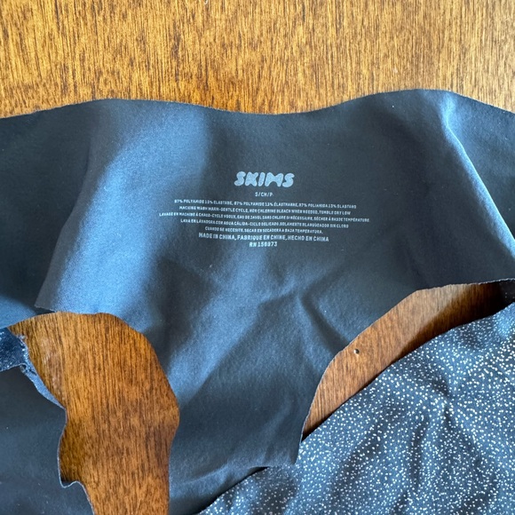 Skims No Show Thong - Picture 2 of 3